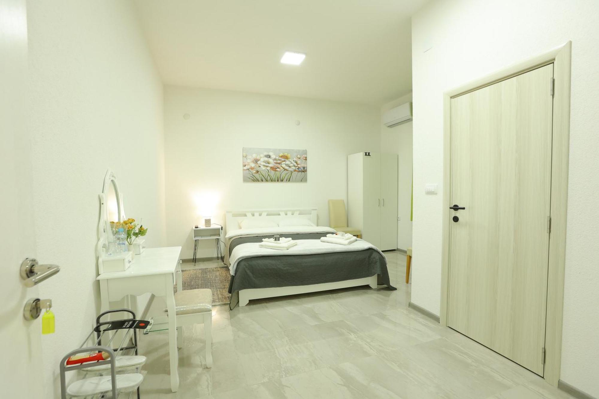 Ivan'S Guesthouse Paracin Exterior photo